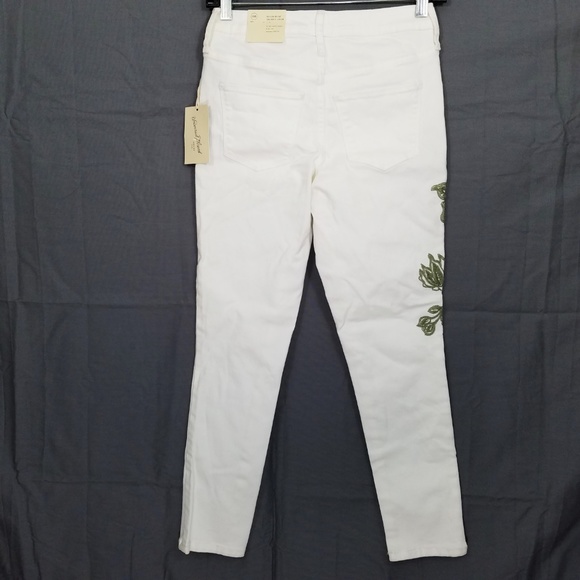 Universal Thread White Jeans w Green Embroidery 00 - Picture 6 of 8